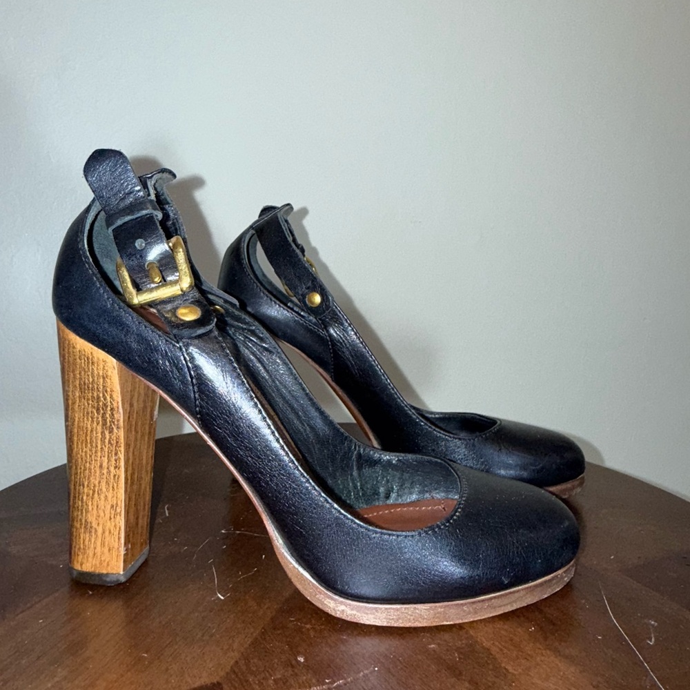 Burberry Black and Brown Leather Heels with Chunky Heel